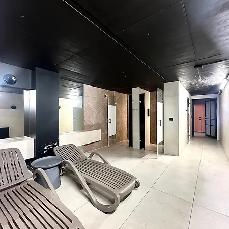 Traugutta - Fitness & Parking * 弗罗茨瓦夫